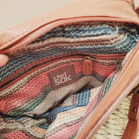 The Sak crossbody handbag, brown, leather zipper opening - Picture 12 of 15